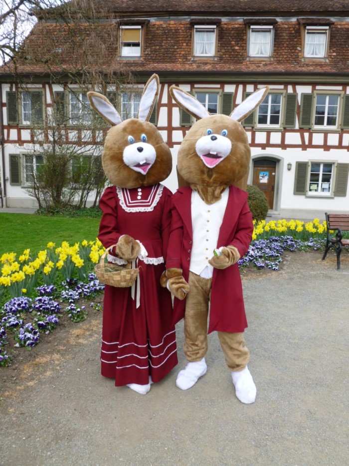 Osterhasen in der Stadt