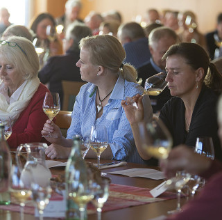 Dienstag & Donnerstag – Fachliche Weinprobe mit Kellerführung