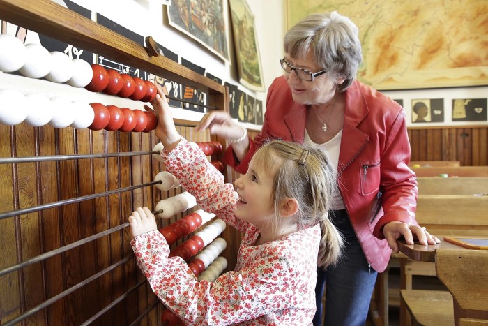 Mit Oma und Opa ins Schulmuseum